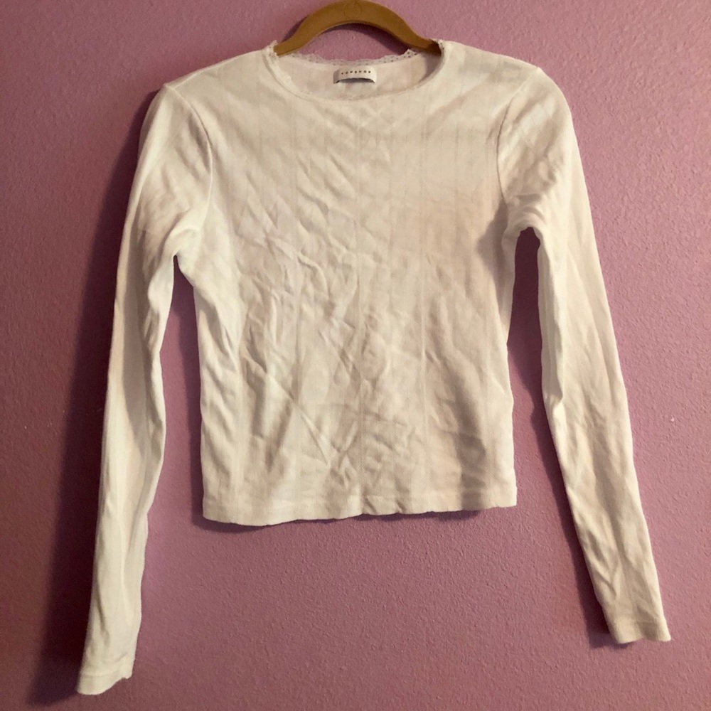 Detailed long sleeve crop top